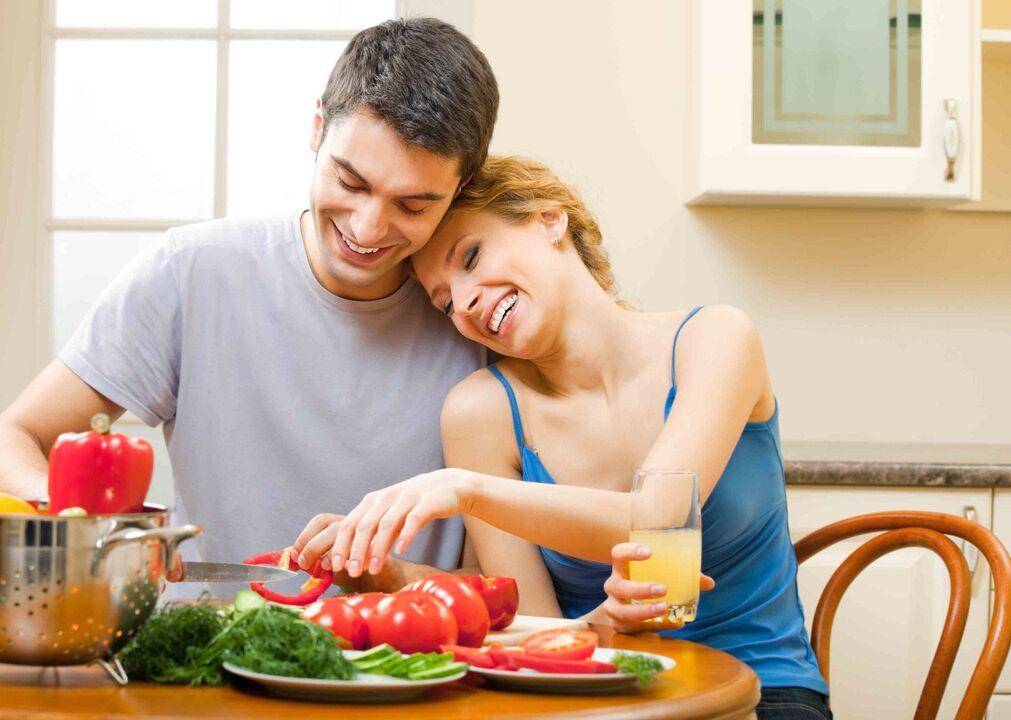 Couple prepare vegetables to enhance male physiology
