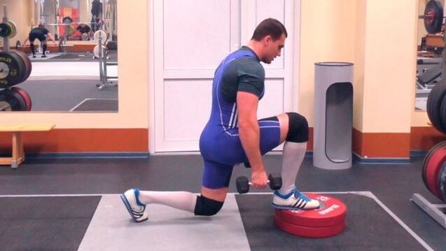 Lunges exercise with weights, enhances male vitality